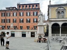 Place Dante 06
