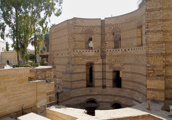 Vestiges de la forteresse romaine de Babylone (3e siècle)