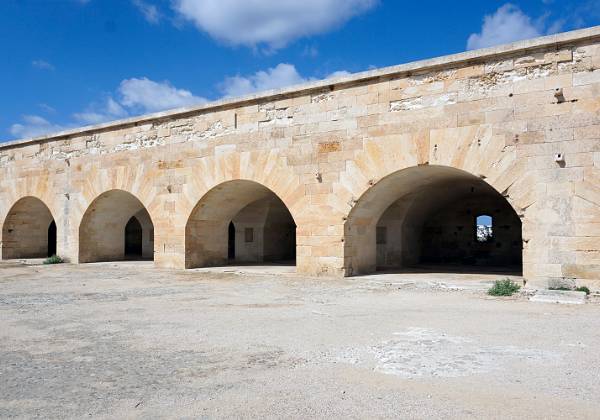 Forteresse de la Mola