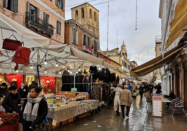 Intorno al Palazzo Ca d'Oro